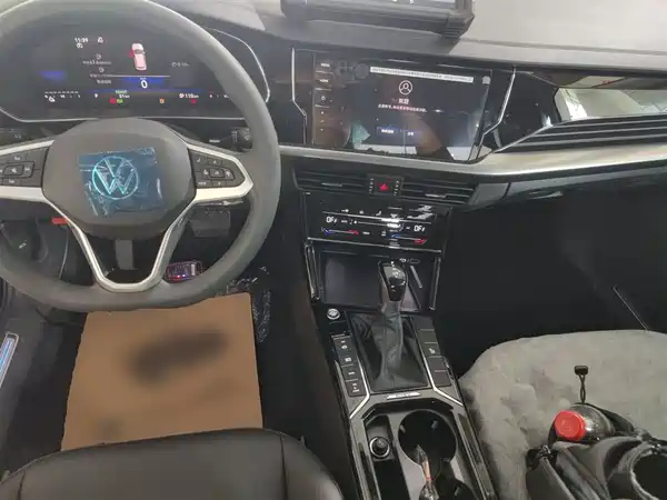 Volkswagen Passat Plug-In Hybrid 2025