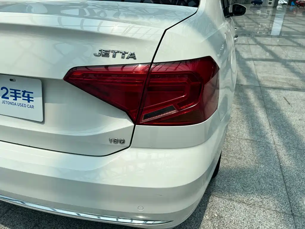 Volkswagen Jetta 2018 — фото 25