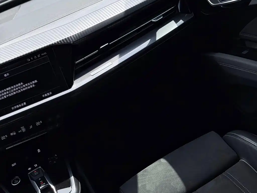 Audi Q4 e-tron 2023 — фото 3
