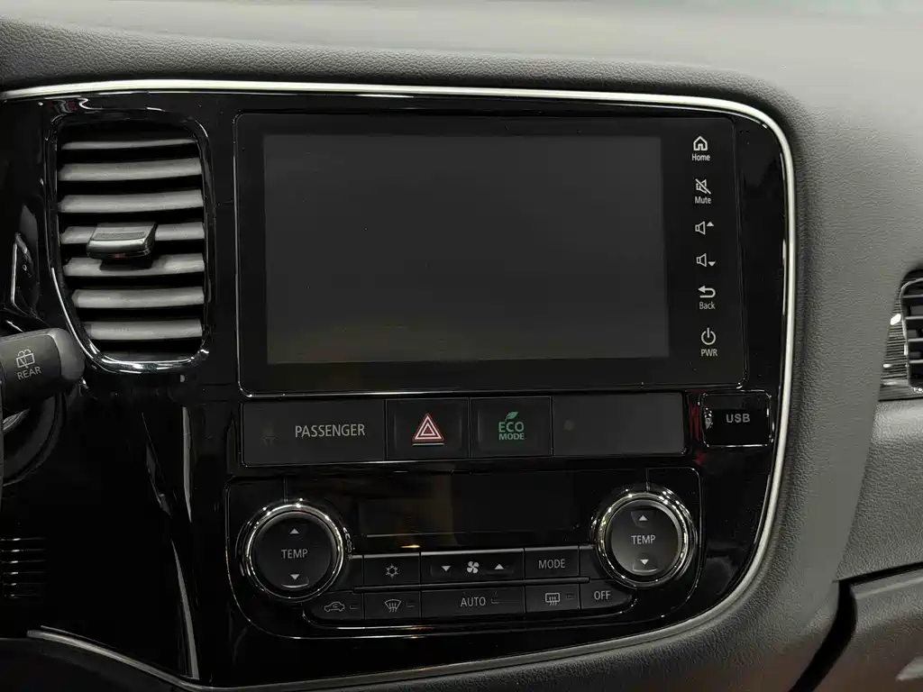 Mitsubishi Outlander 2019 — фото 16