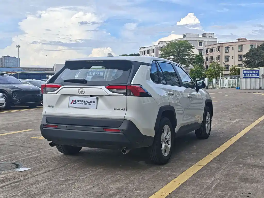 Toyota RAV4 2024