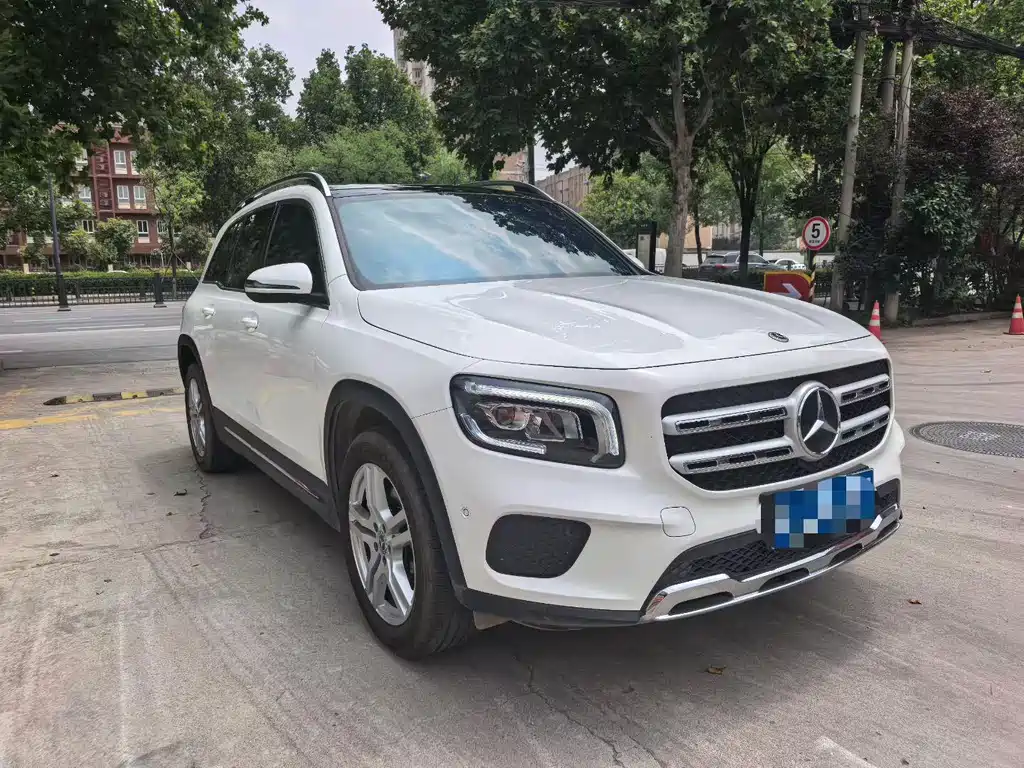 Mercedes-Benz GLB 2023