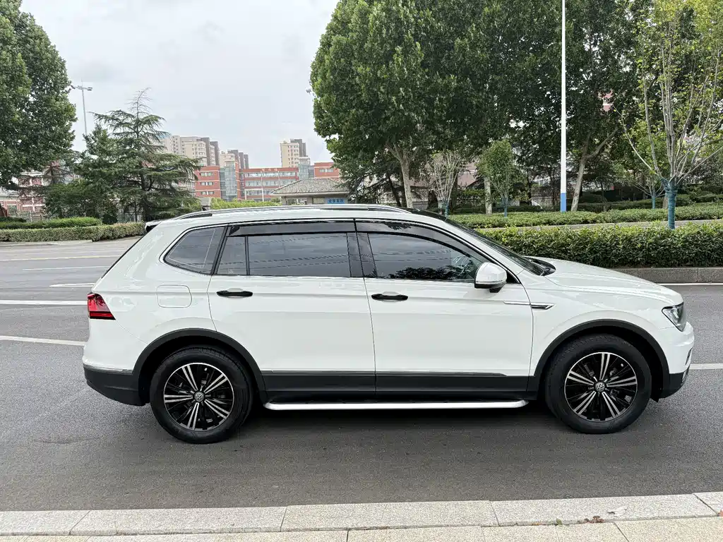 Volkswagen Tiguan L 2020 — фото 8