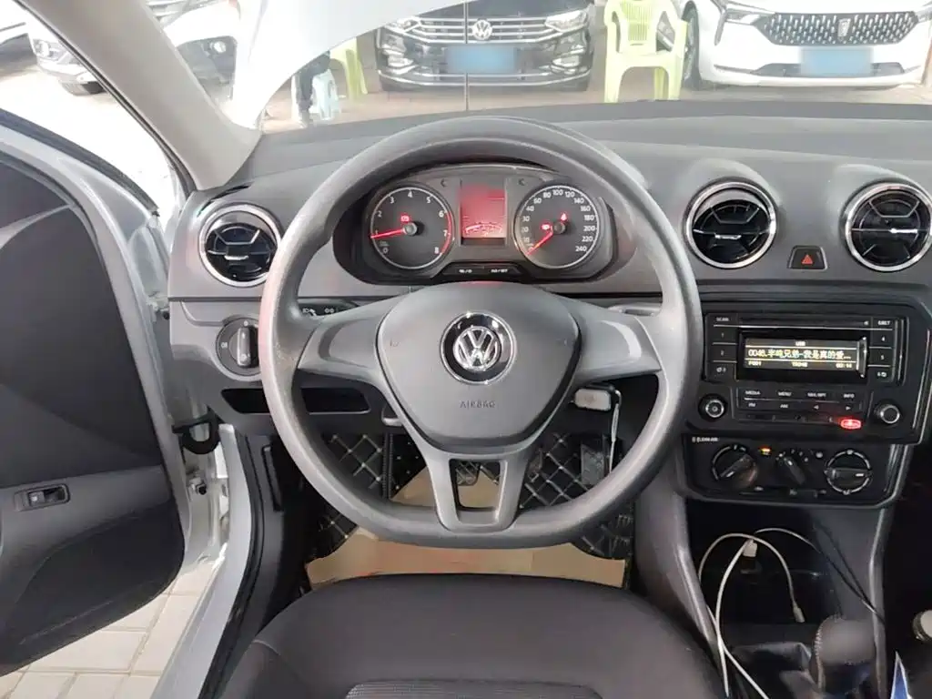 Volkswagen Jetta 2018 — фото 11