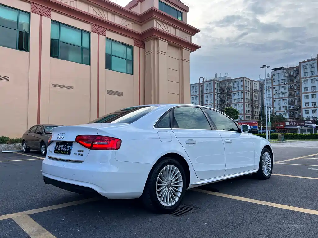 Audi A4L 2015 — фото 4