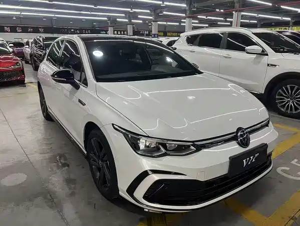 Volkswagen Golf 2024
