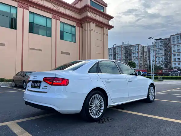 Audi A4L 2015