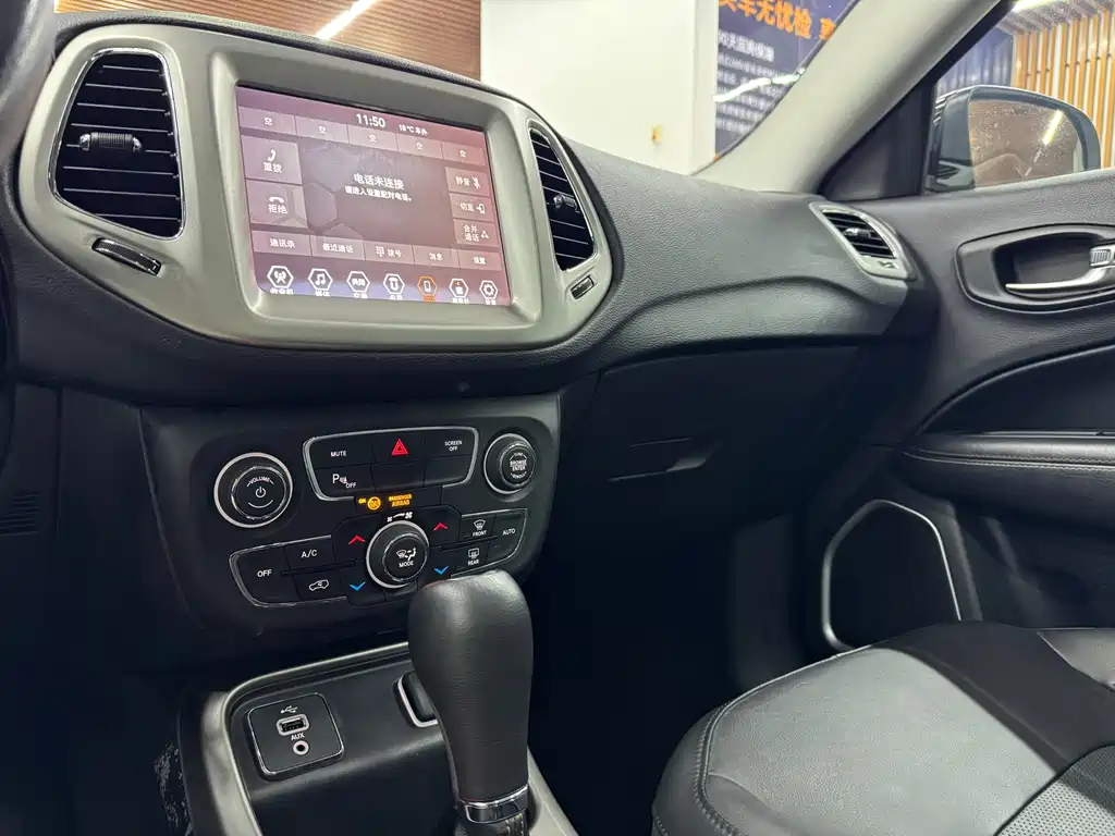 Jeep Compass 2019 — фото 9