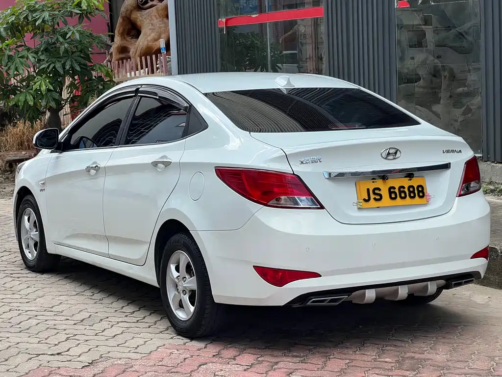 Hyundai Verna 2016 — фото 10