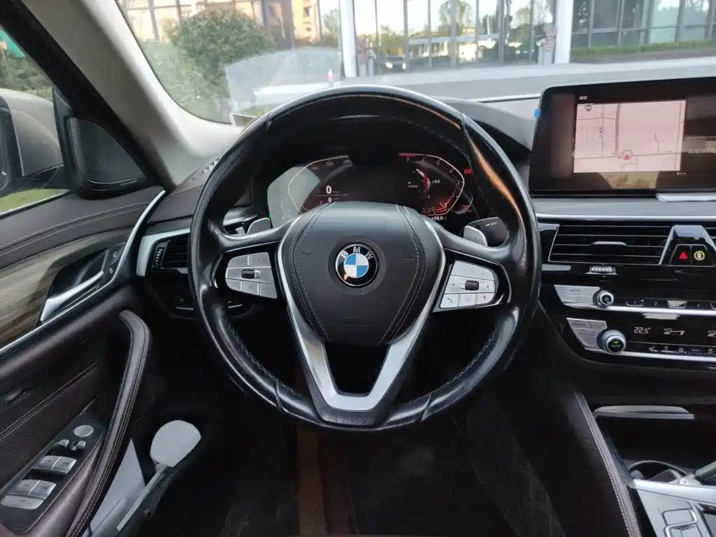 BMW 5 Series 2022 — фото 11