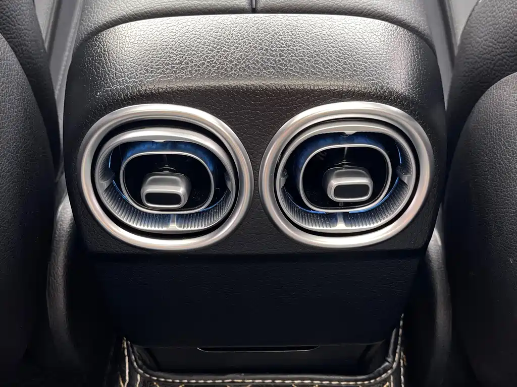 Mercedes-Benz C-Class 2024 — фото 18