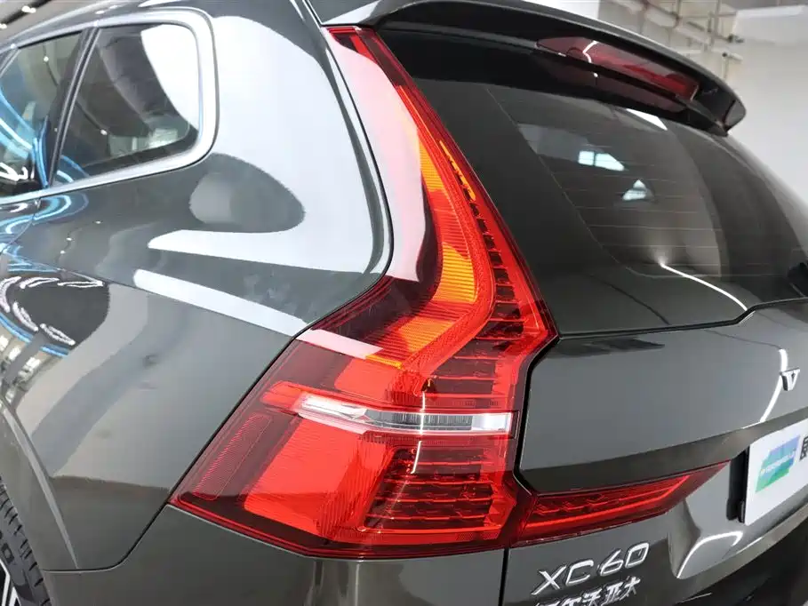 Volvo XC60 2021 — фото 27