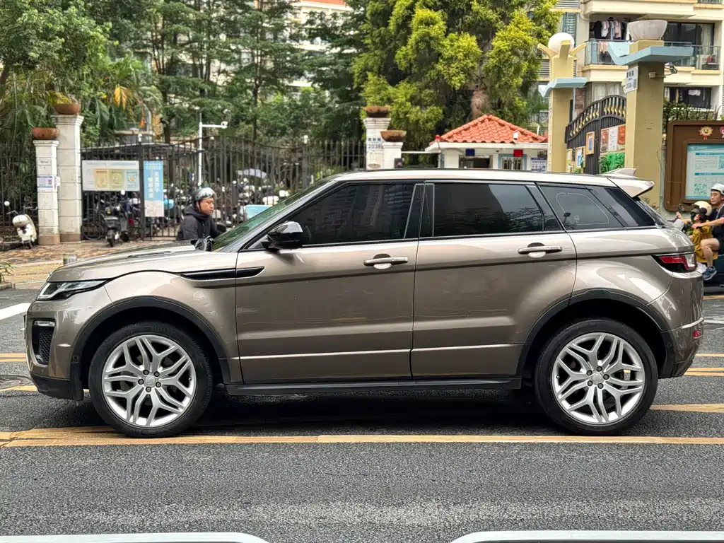 Land Rover Evoque 2018 — фото 16