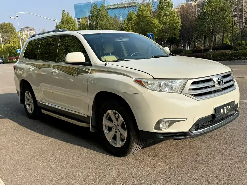Toyota Highlander 2011 — фото 3