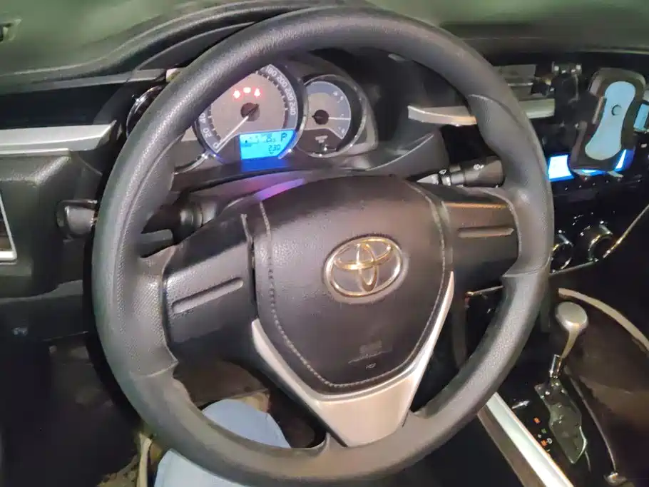Toyota Corolla 2017 — фото 15