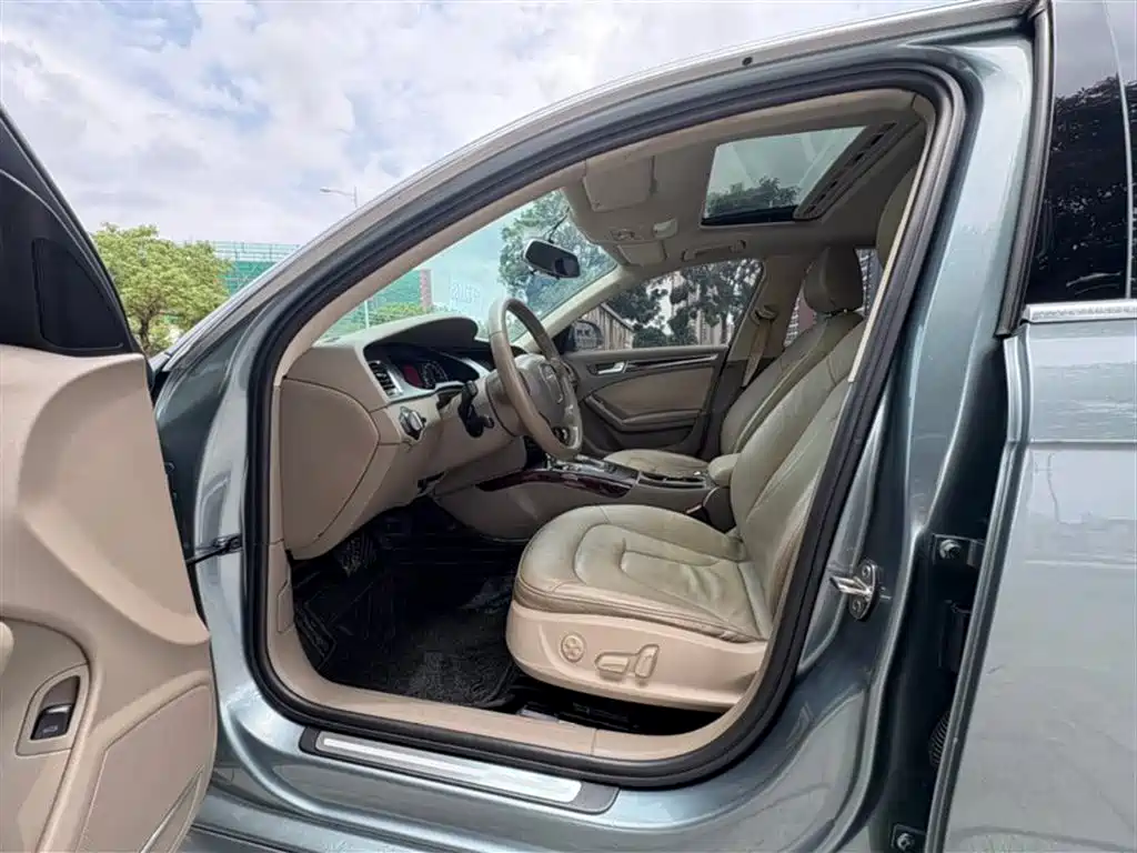 Audi A4L 2012