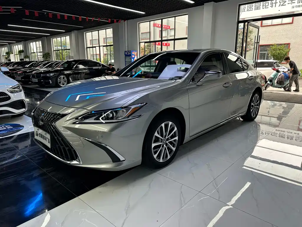 Lexus ES 2024 — фото 1