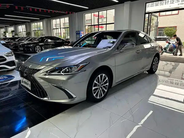 Lexus ES 2024