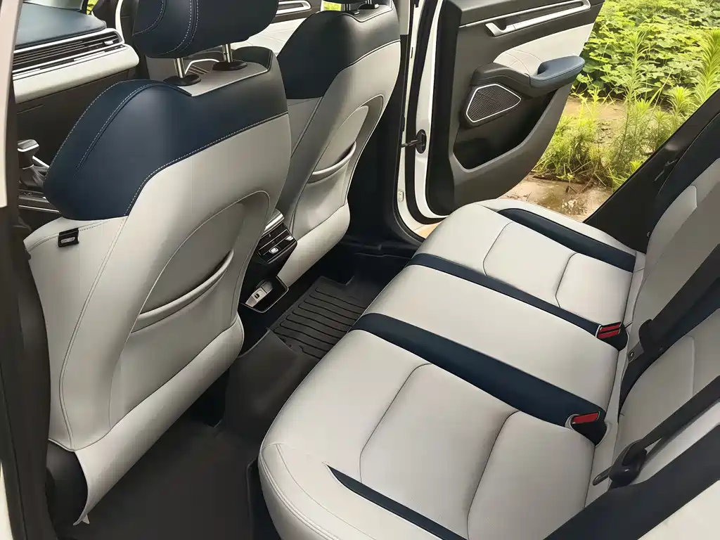 Geely Emgrand 2021 — фото 11