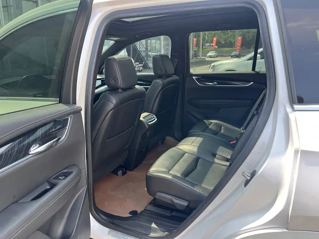 Cadillac XT6 2020 — фото 12
