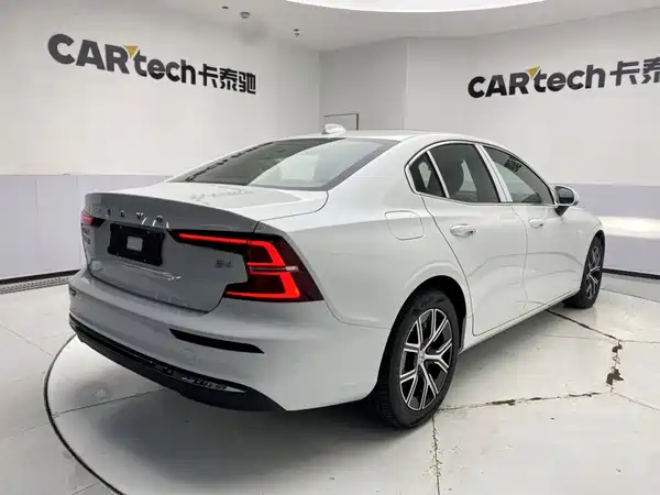 Volvo S60 2024