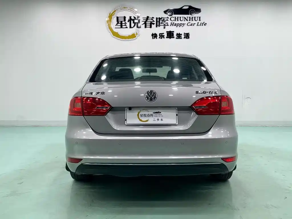 Volkswagen Sagitar 2015