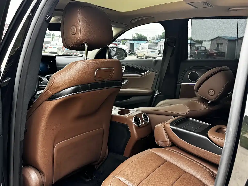 Mercedes-Benz E-Class 2019 — фото 17