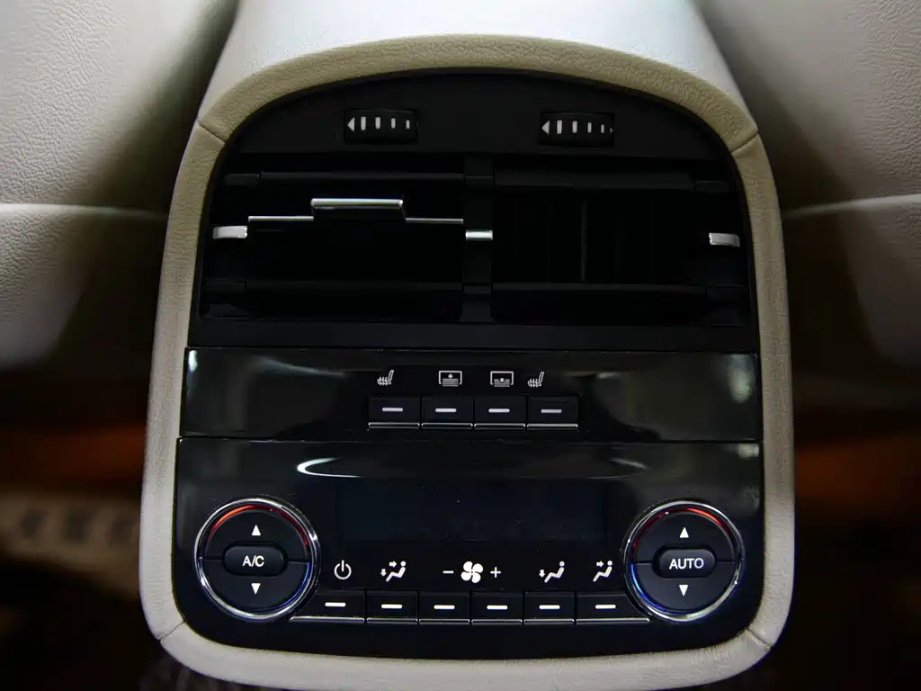 Maserati Quattroporte 2014 — фото 15