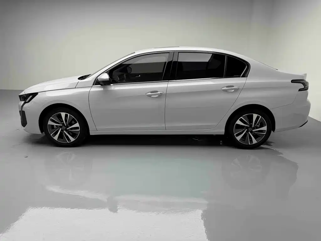 Peugeot 408 2024 — фото 12