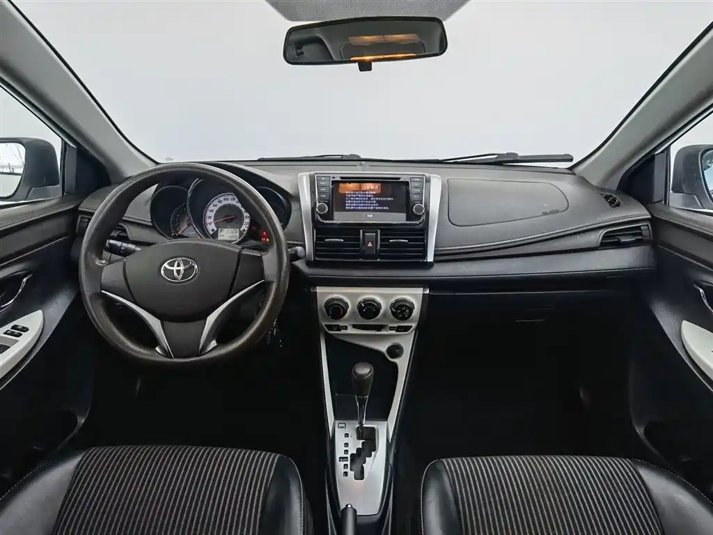 Toyota Yaris L 2015 — фото 5