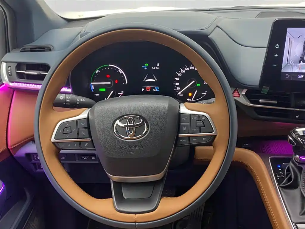 Toyota Granvia — фото 16