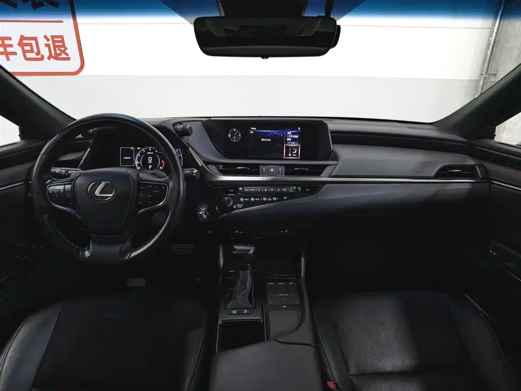 Lexus ES 2019