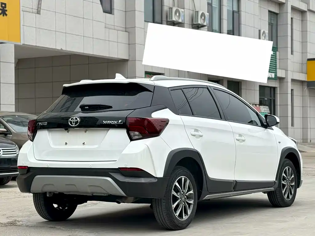 Toyota Yaris L 2022 — фото 6