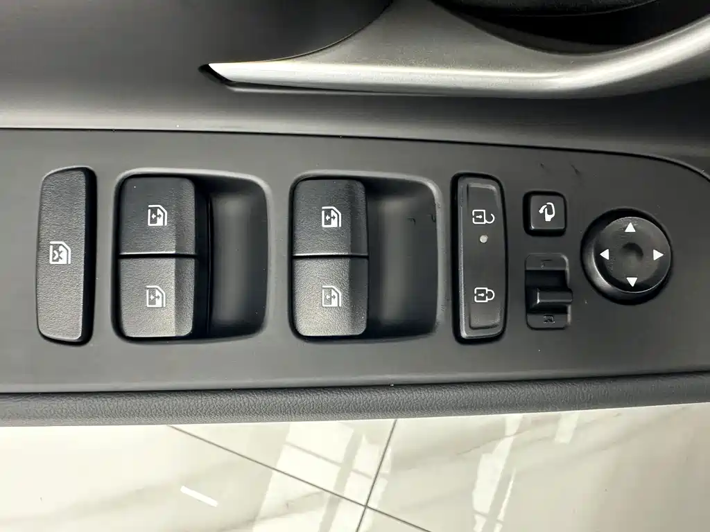Hyundai Elantra 2023 — фото 12