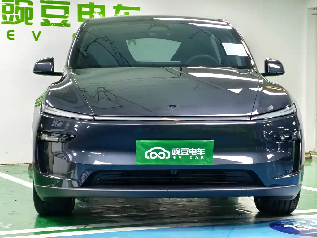 Tesla Model Y L 2025