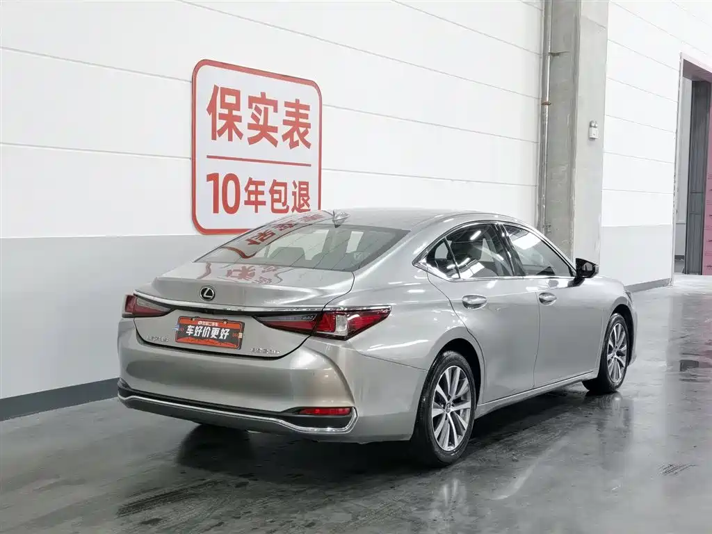 Lexus ES 2019