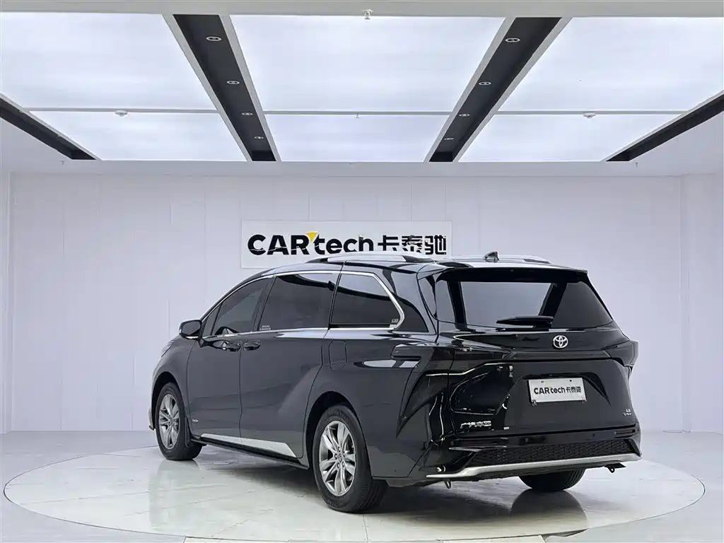 Toyota Sienna 2024 — фото 7