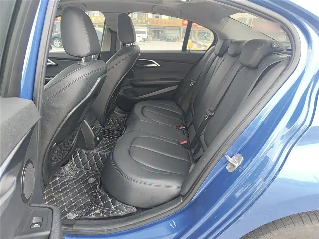 BMW 1 Series 2017 — фото 13