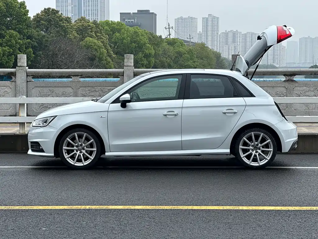Audi A1 2016 — фото 8