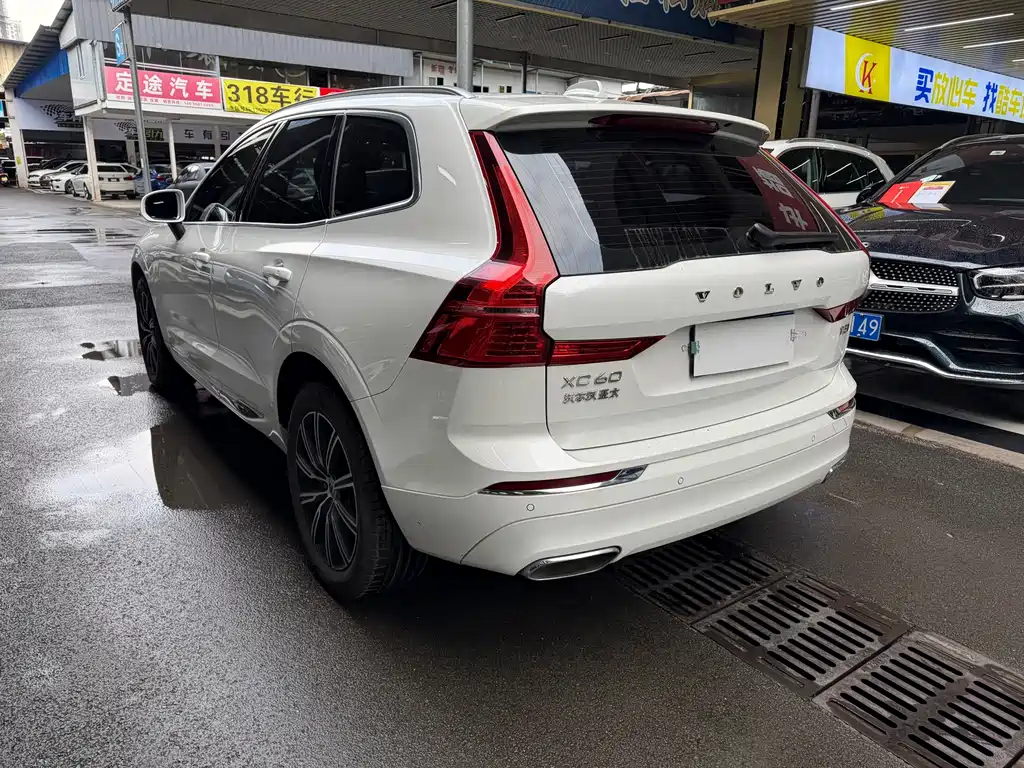 Volvo XC60 2021 — фото 4