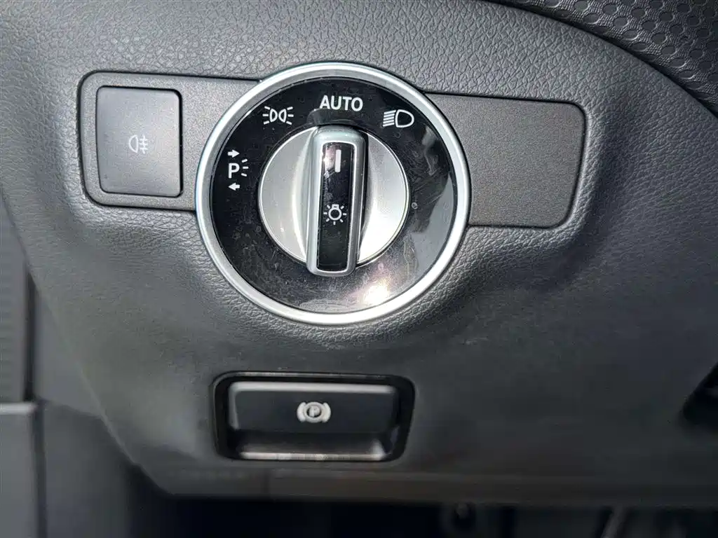 Mercedes-Benz A-Class 2018 — фото 28