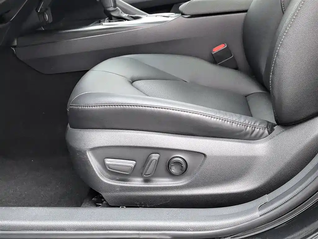 Toyota Camry 2023 — фото 20