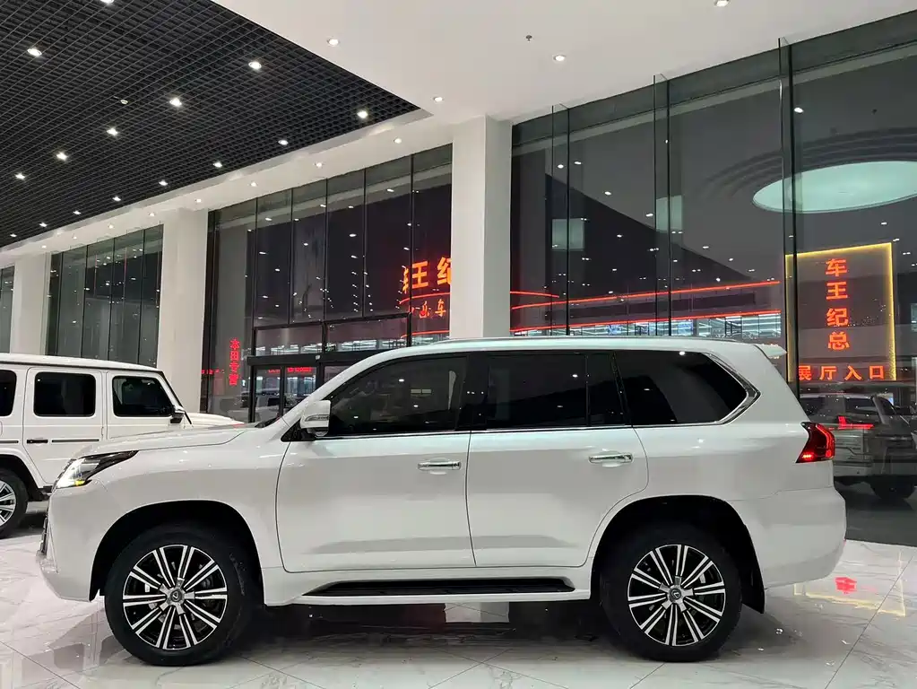 Lexus LX 2022 — фото 4