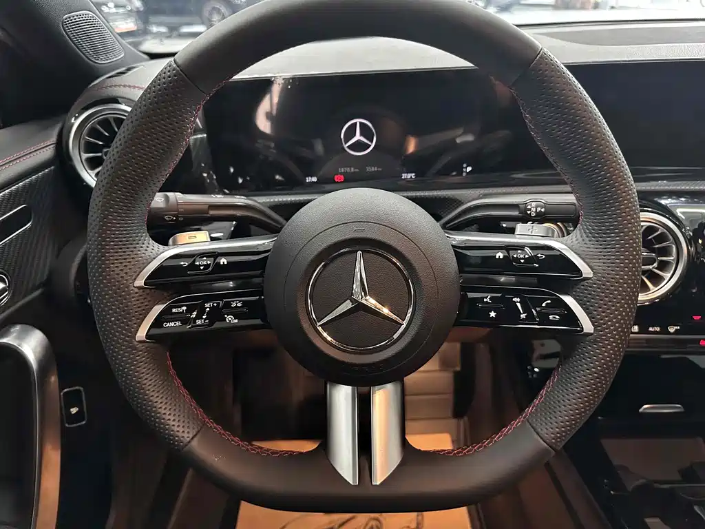 Mercedes-Benz A-Class 2024 — фото 7