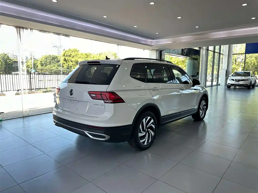 Volkswagen Tiguan L 2022 — фото 3
