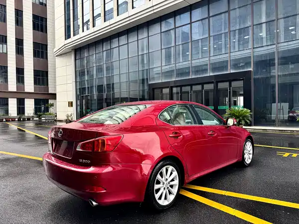Lexus IS 2010