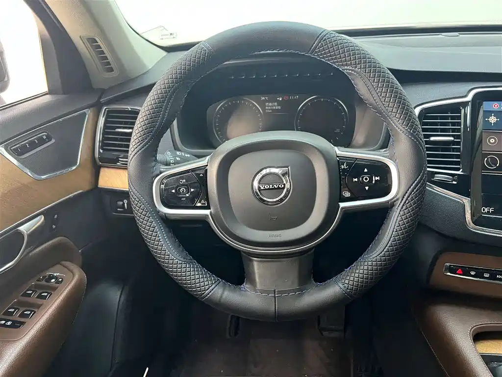 Volvo XC90 2020 — фото 18