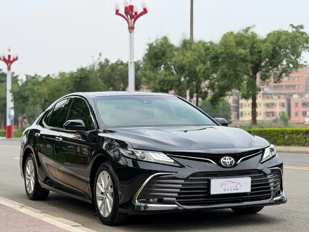 Toyota Camry 2022 — фото 3