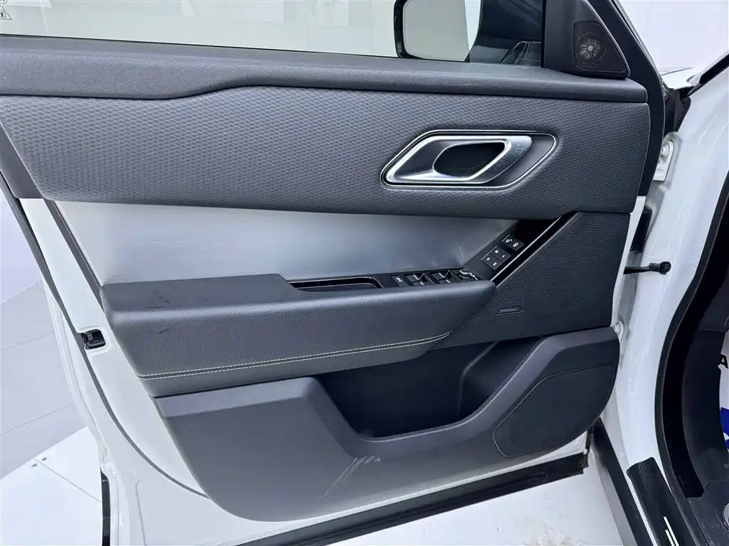 Land Rover Range Rover Velar 2021 — фото 12
