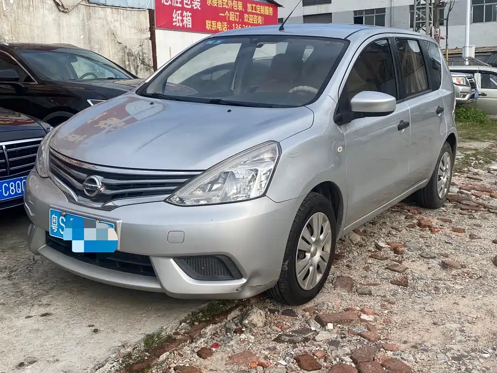 Nissan Livina 2016